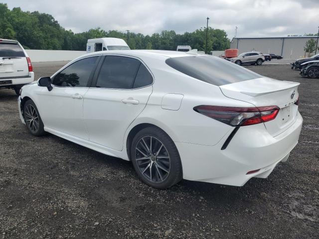 4T1T11AK0PU803454 - 2023 TOYOTA CAMRY SE NIGHT SHADE WHITE photo 2