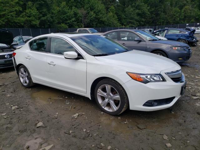 19VDE1F70FE003180 - 2015 ACURA ILX 20 TECH WHITE photo 4