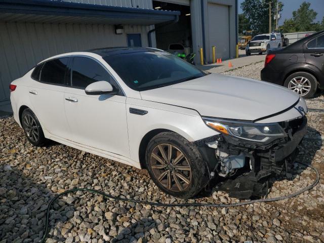 5XXGT4L32KG290956 - 2019 KIA OPTIMA LX WHITE photo 4
