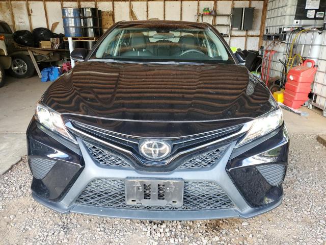 4T1B11HK8JU025476 - 2018 TOYOTA CAMRY L BLACK photo 5