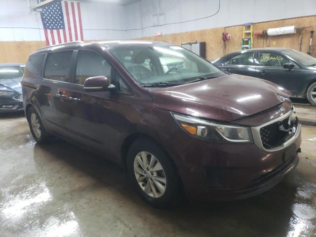 KNDMB5C16H6338864 - 2017 KIA SEDONA LX MAROON photo 4