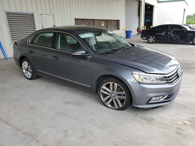 1VWGT7A3XHC061225 - 2017 VOLKSWAGEN PASSAT SE GRAY photo 4