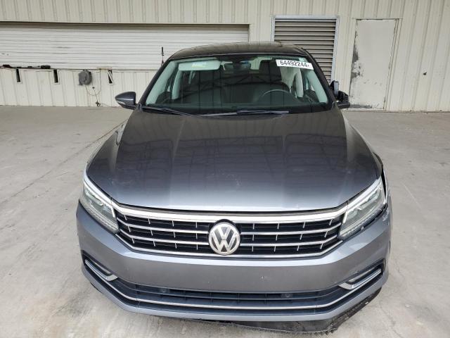 1VWGT7A3XHC061225 - 2017 VOLKSWAGEN PASSAT SE GRAY photo 5