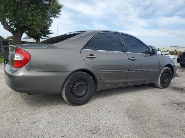 4T1BE32K52U602636 - 2002 TOYOTA CAMRY LE GRAY photo 3