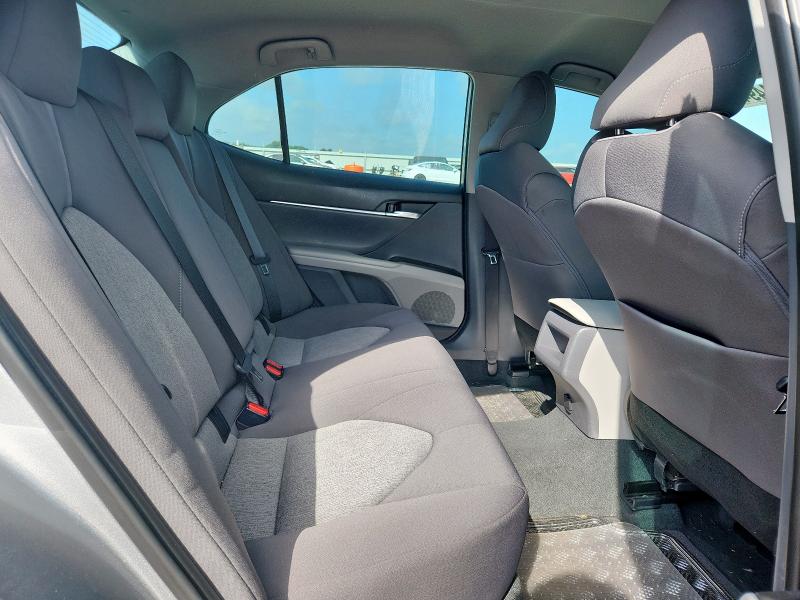 4T1C11AK8PU724503 - 2023 TOYOTA CAMRY LE 银色 照片 10