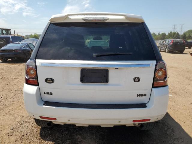 SALFR2BG6DH335365 - 2013 LAND ROVER LR2 HSE WHITE photo 6