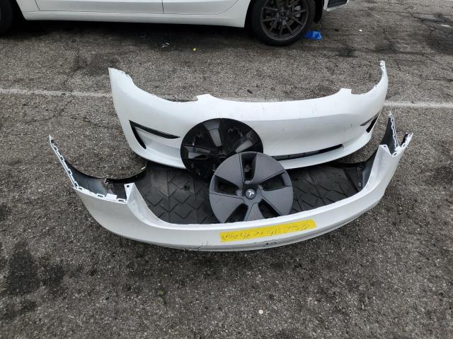 5YJ3E1EA2PF684146 - 2023 TESLA MODEL 3 Weiß Foto 12