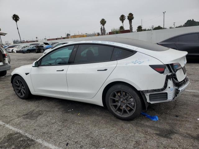 5YJ3E1EA2PF684146 - 2023 TESLA MODEL 3 Weiß Foto 2