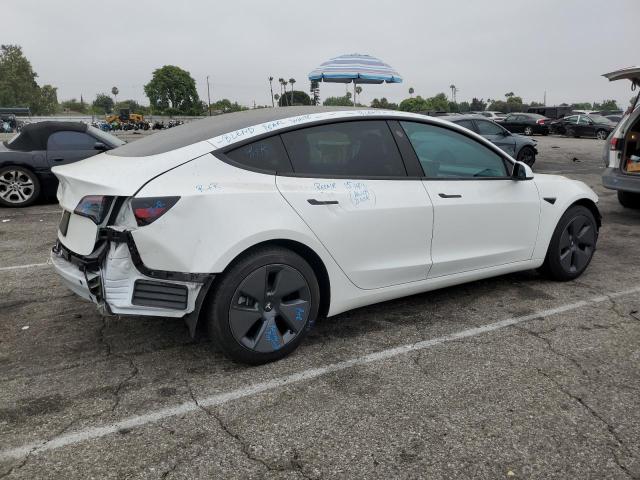 5YJ3E1EA2PF684146 - 2023 TESLA MODEL 3 Weiß Foto 3