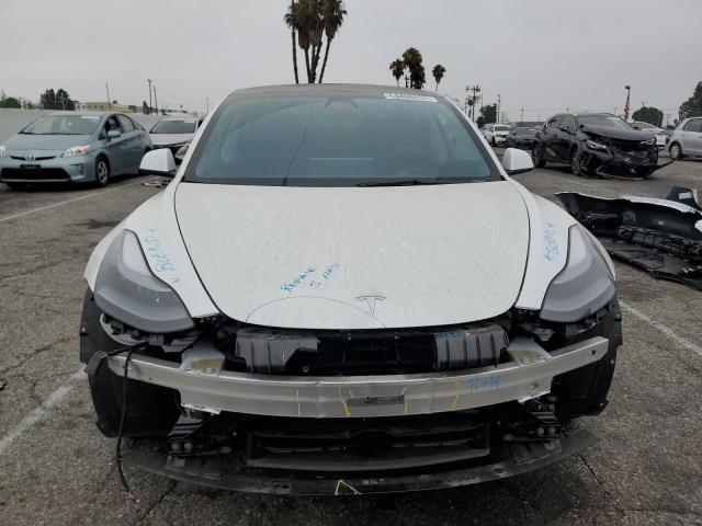 5YJ3E1EA2PF684146 - 2023 TESLA MODEL 3 Weiß Foto 5