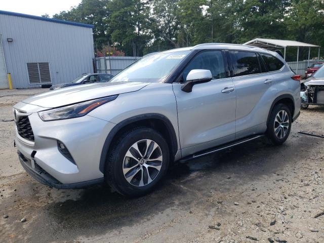 5TDGZRAH0NS115991 - 2022 TOYOTA HIGHLANDER XLE SILVER photo 1