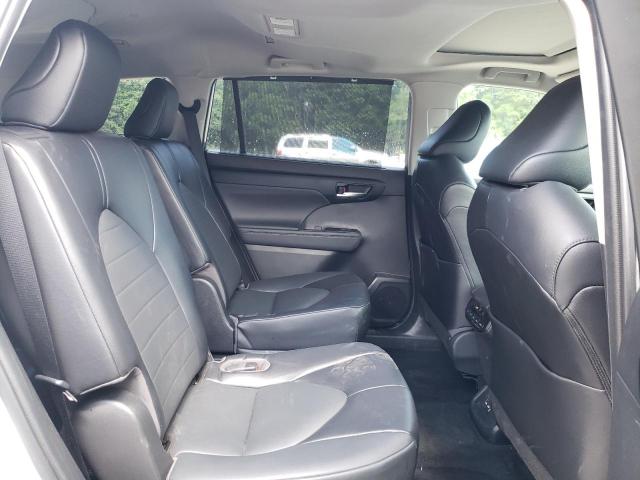 5TDGZRAH0NS115991 - 2022 TOYOTA HIGHLANDER XLE SILVER photo 11