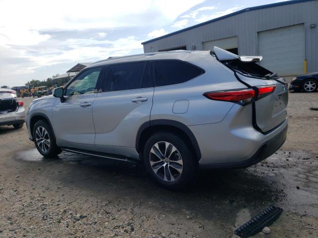 5TDGZRAH0NS115991 - 2022 TOYOTA HIGHLANDER XLE SILVER photo 2