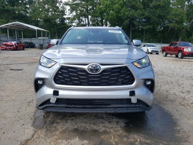 5TDGZRAH0NS115991 - 2022 TOYOTA HIGHLANDER XLE SILVER photo 5