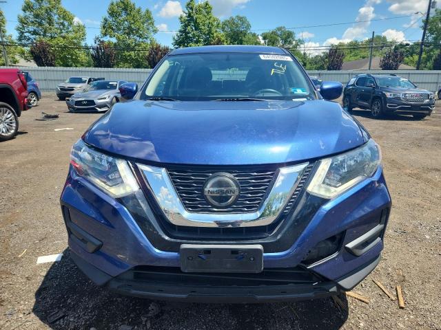 KNMAT2MV5JP512570 - 2018 NISSAN ROGUE S ლურჯი ფოტო 5