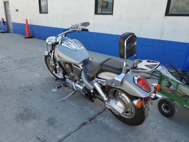 1HFSC55044A000644 - 2004 HONDA VTX1300 C SILVER photo 3