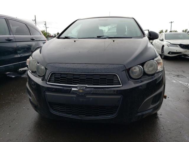 1G1JA5SH5C4115720 - 2012 CHEVROLET SONIC LS შავი ფოტო 5