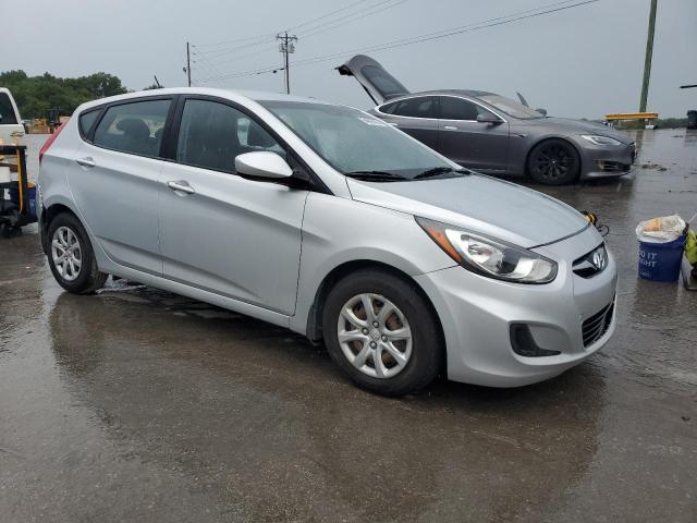 KMHCT5AE6DU092267 - 2013 HYUNDAI ACCENT GLS SILVER photo 4