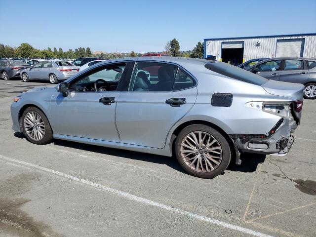 4T1B11HK0JU043499 - 2018 TOYOTA CAMRY L SILVER photo 2