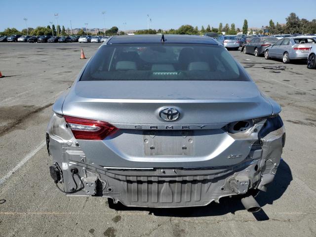 4T1B11HK0JU043499 - 2018 TOYOTA CAMRY L SILVER photo 6