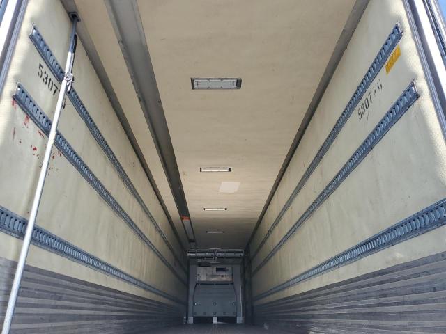 1UYVS2530AM833937 - 2010 UTILITY VS2RA WHITE photo 5