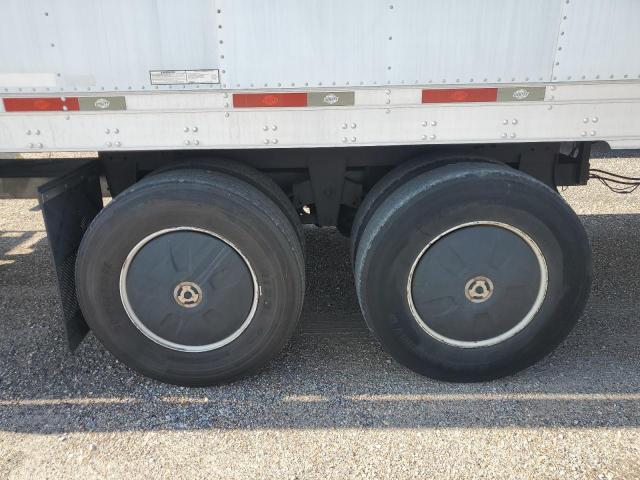 1UYVS2530AM833937 - 2010 UTILITY VS2RA WHITE photo 9