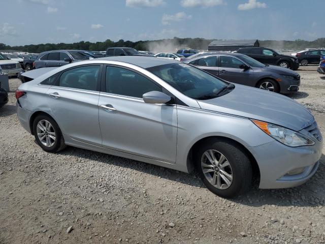 5NPEB4AC1DH532883 - 2013 HYUNDAI SONATA GLS SILVER photo 4