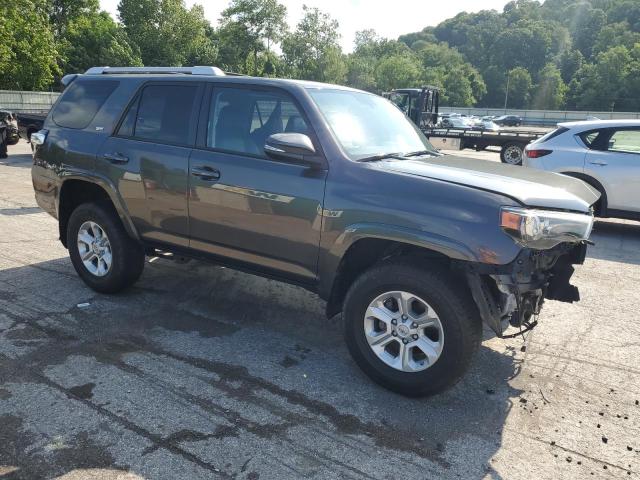 JTEBU5JR3J5603449 - 2018 TOYOTA 4RUNNER SR5/SR5 PREMIUM GRAY photo 4