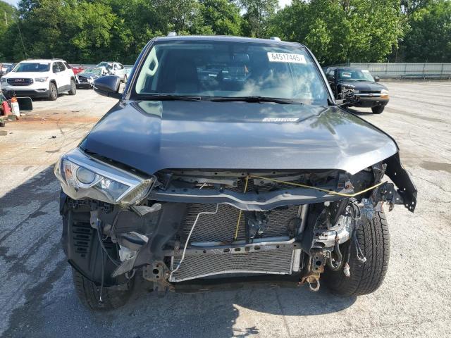 JTEBU5JR3J5603449 - 2018 TOYOTA 4RUNNER SR5/SR5 PREMIUM GRAY photo 5