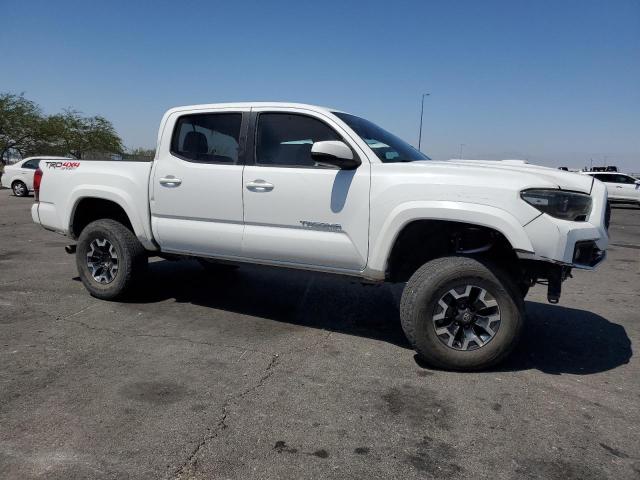 3TMCZ5AN5JM138125 - 2018 TOYOTA TACOMA DOUBLE CAB Սպիտակ լուսանկար 4