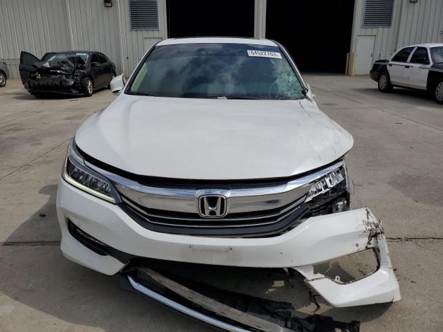 1HGCR3F95GA030269 - 2016 HONDA ACCORD TOURING WHITE photo 5