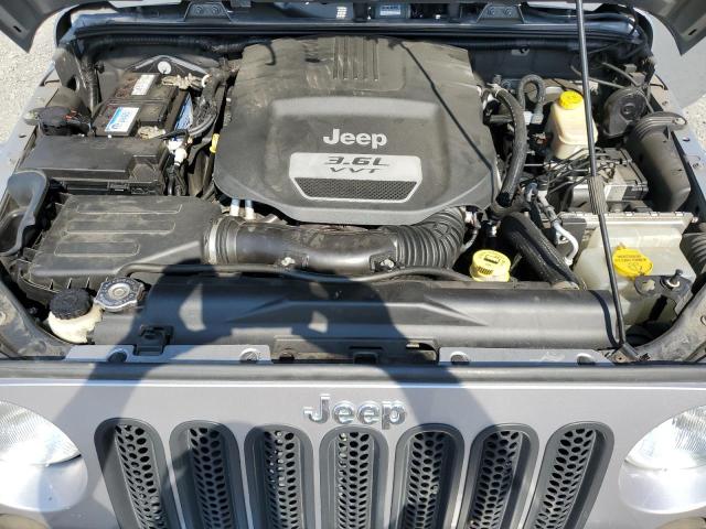 1C4BJWEG4DL657242 - 2013 JEEP WRANGLER U SAHARA Gümüş foto 12