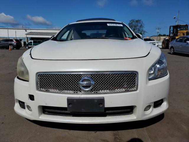 1N4AA5AP8AC866416 - 2010 NISSAN MAXIMA S WHITE photo 5