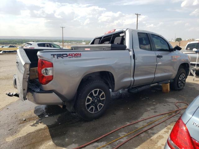 5TFUY5F12JX729942 - 2018 TOYOTA TUNDRA DOUBLE CAB SR/SR5 SILVER photo 3