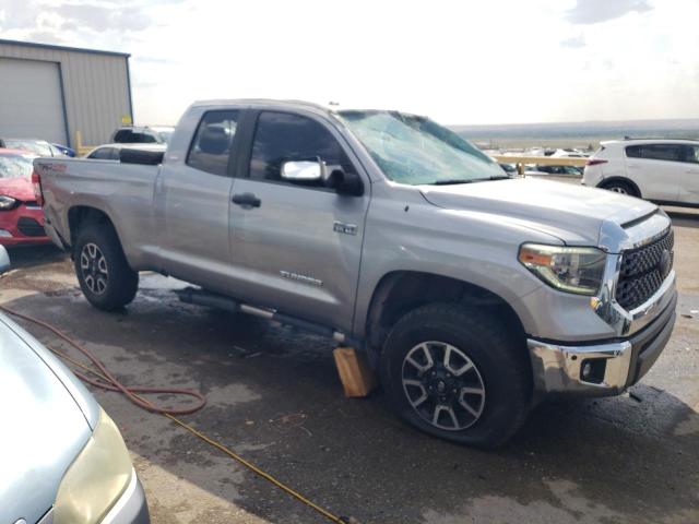 5TFUY5F12JX729942 - 2018 TOYOTA TUNDRA DOUBLE CAB SR/SR5 SILVER photo 4