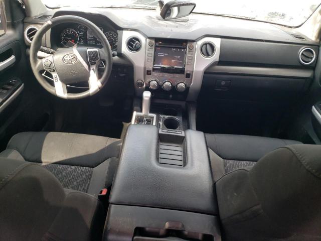 5TFUY5F12JX729942 - 2018 TOYOTA TUNDRA DOUBLE CAB SR/SR5 SILVER photo 8