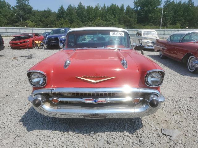 VC57K192811 - 1957 CHEVROLET 4 DR RED photo 5