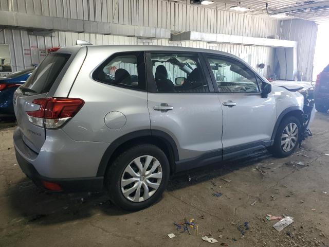 JF2SKAAC8KH443262 - 2019 SUBARU FORESTER SILVER photo 3