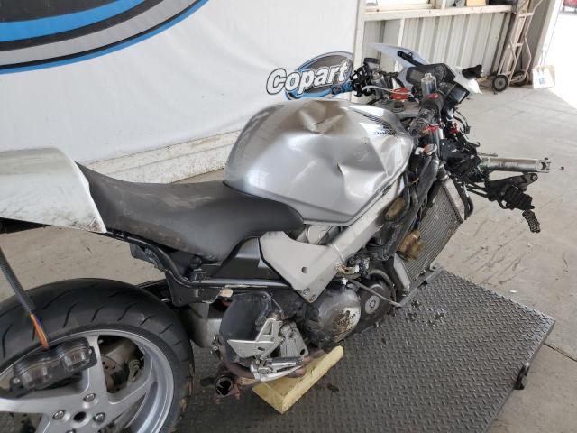 JH2RC46135M700446 - 2005 HONDA VFR800 GRAY photo 5