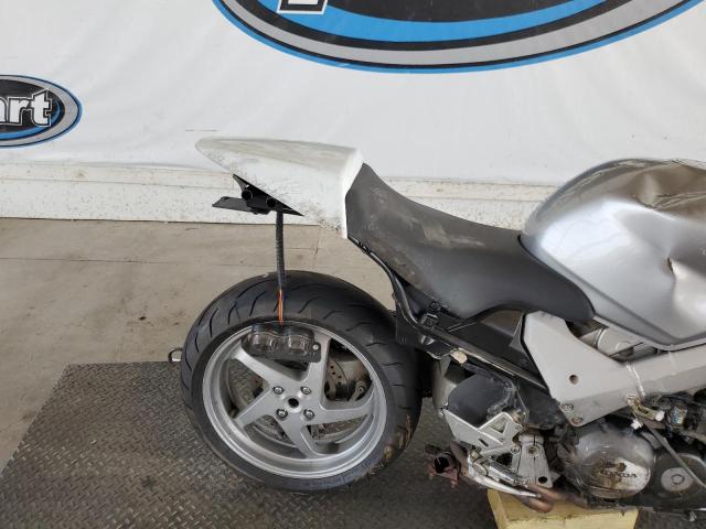 JH2RC46135M700446 - 2005 HONDA VFR800 GRAY photo 6