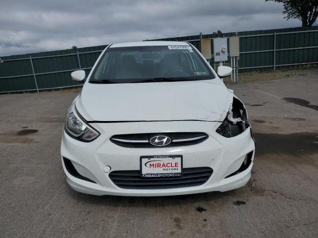 KMHCT4AE2GU943365 - 2016 HYUNDAI ACCENT SE WHITE photo 5