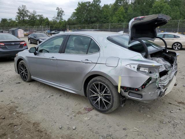 4T1G11AK4PU772288 - 2023 TOYOTA CAMRY SE NIGHT SHADE SILVER photo 2