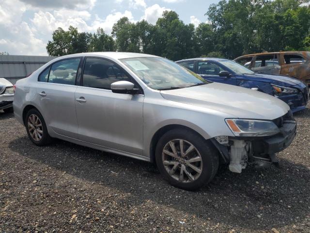 3VWDX7AJ4DM436329 - 2013 VOLKSWAGEN JETTA SE Silber Foto 4