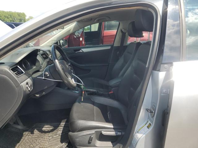 3VWDX7AJ4DM436329 - 2013 VOLKSWAGEN JETTA SE Silber Foto 7