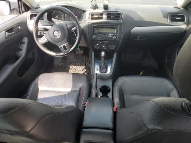 3VWDX7AJ4DM436329 - 2013 VOLKSWAGEN JETTA SE Silber Foto 8