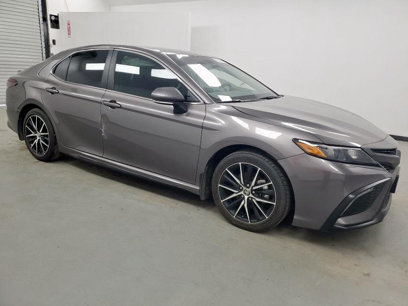 4T1G11AK1RU244498 - 2024 TOYOTA CAMRY SE NIGHT SHADE GRAY photo 4