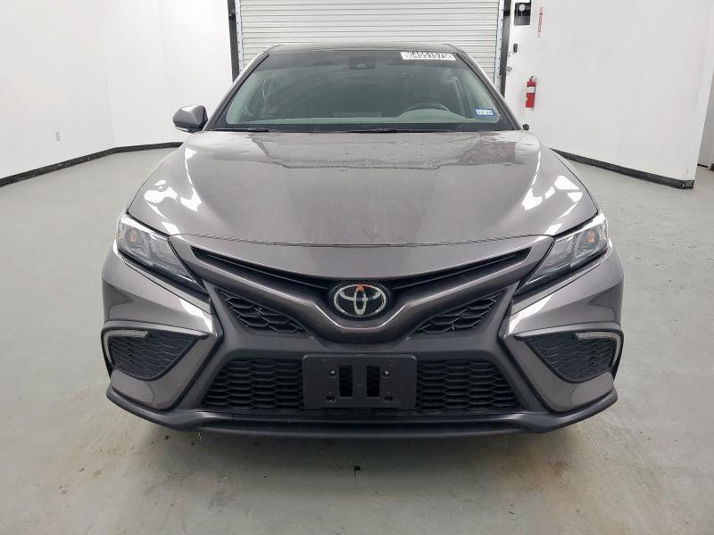 4T1G11AK1RU244498 - 2024 TOYOTA CAMRY SE NIGHT SHADE GRAY photo 5