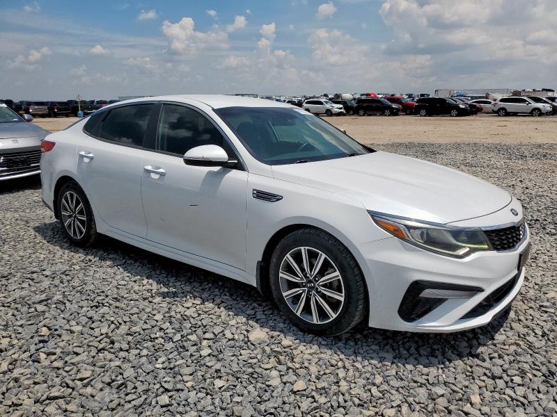 5XXGT4L31KG374928 - 2019 KIA OPTIMA LX WHITE photo 4