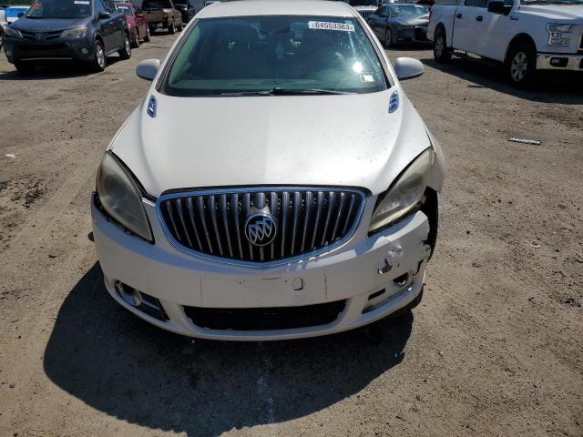 1G4PP5SK9D4156411 - 2013 BUICK VERANO WHITE photo 5