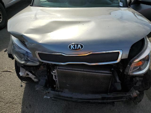 KNDJN2A27G7388508 - 2016 KIA SOUL GRAY photo 11